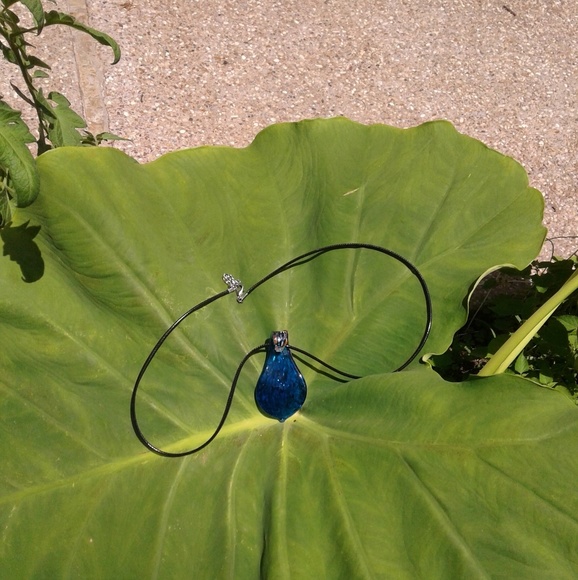 Hand blown Blue Glass Teardrop Pendant - Picture 6 of 6